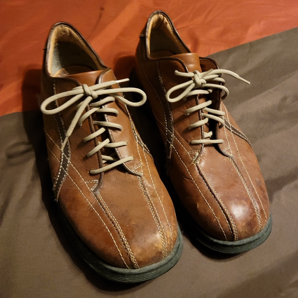Dress shoe